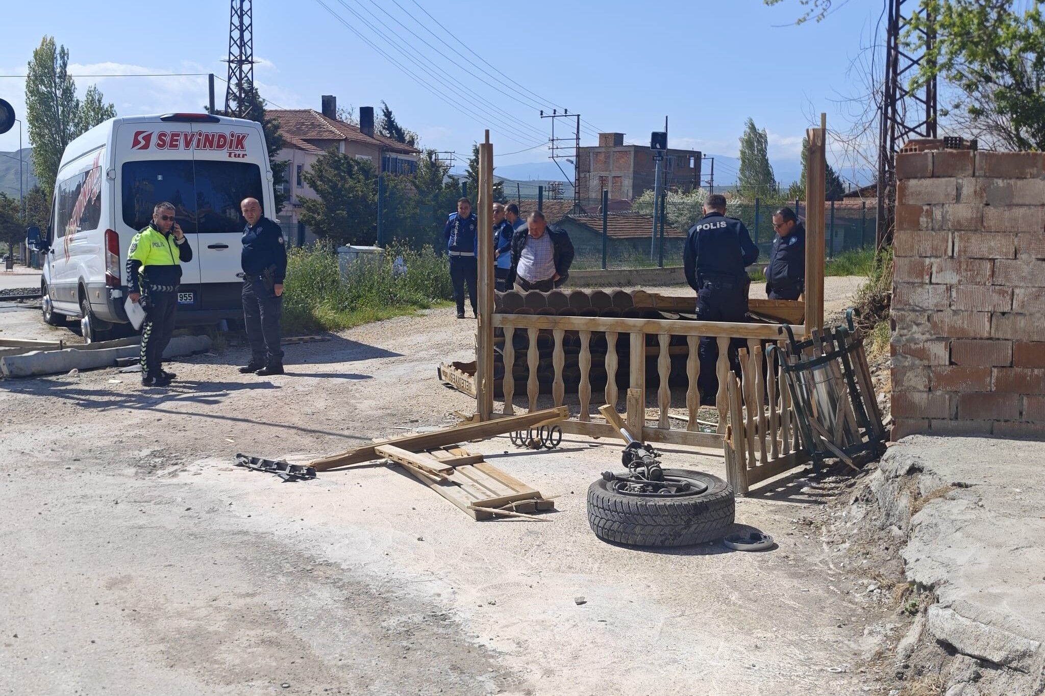 287 Promil Alkollu Servis Dehseti Genc Kizlar Saniyelerle Kurtuldu O Anlar Kamerada (4)