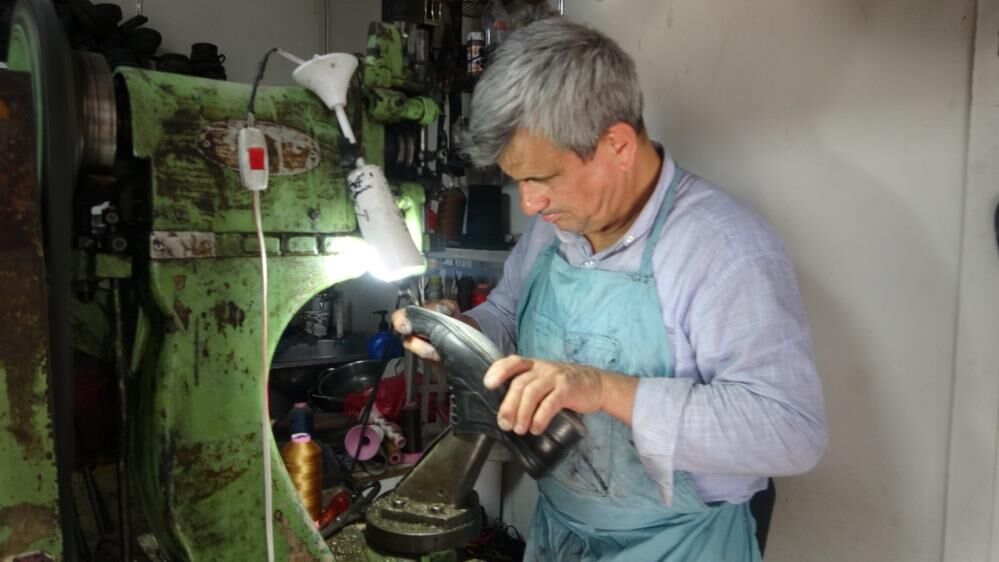 6 Yasinda Basladi 54 Yasinda Hala Ayni Dukkanda Bir Ustanin Direnisi (3)