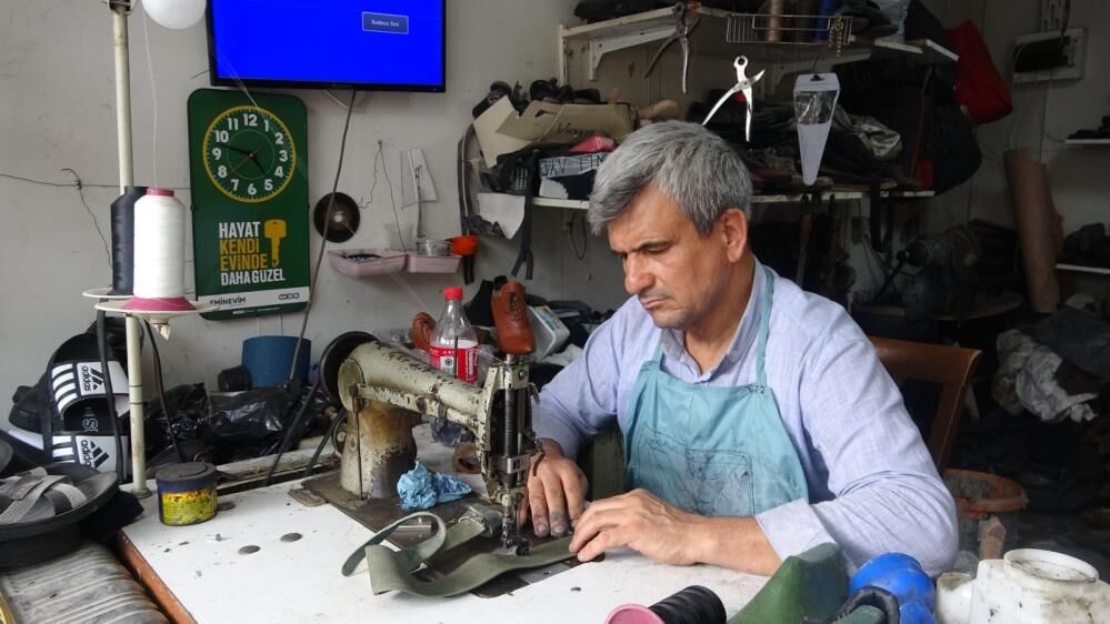 6 Yasinda Basladi 54 Yasinda Hala Ayni Dukkanda Bir Ustanin Direnisi (4)