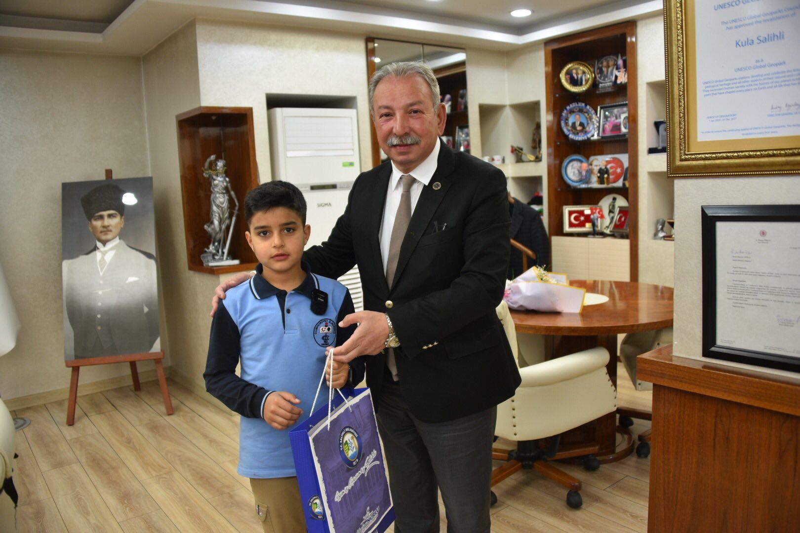 677908707 27249242791346133 5253770323746471601 N