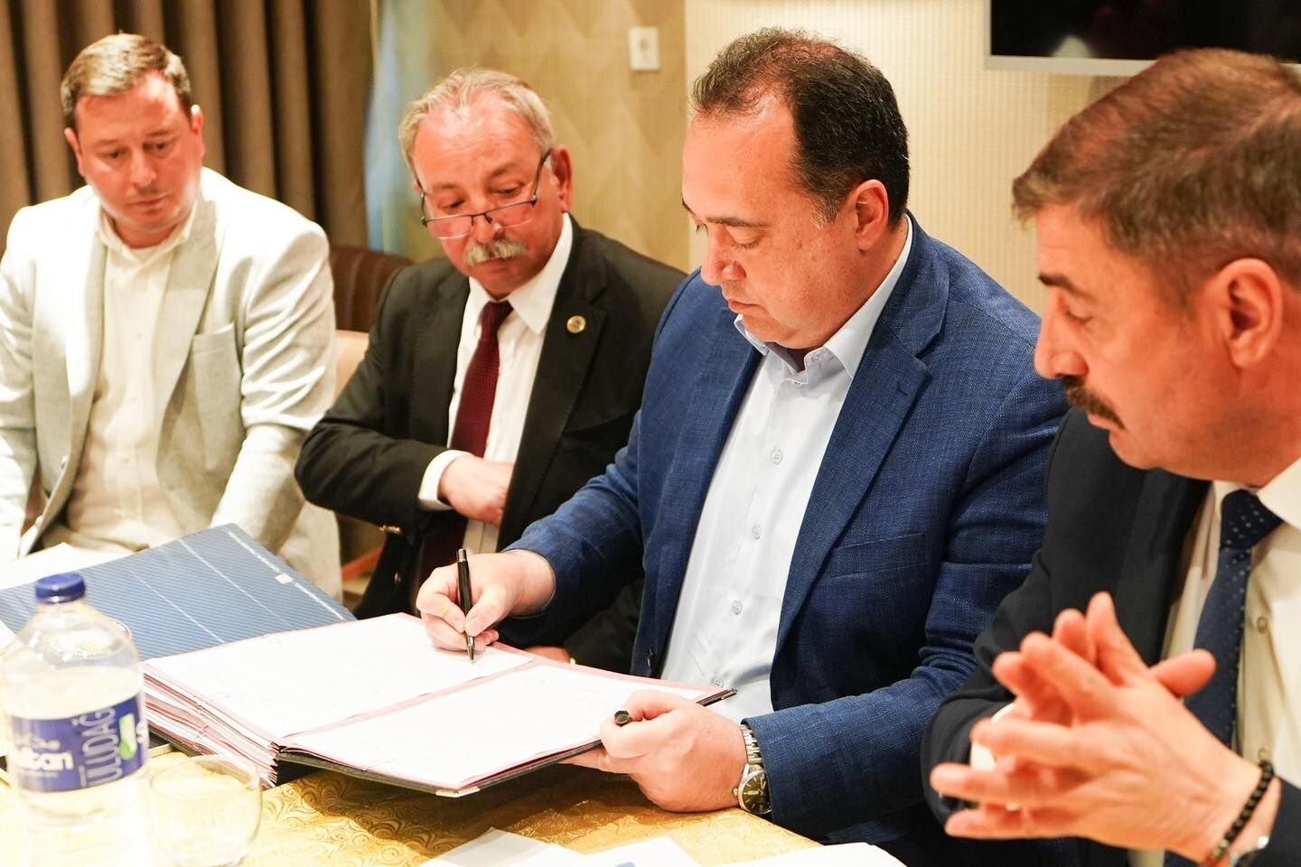 682507779 1557679345714079 1274234913777699147 N