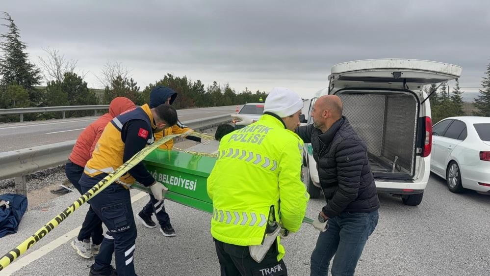 Afyon Kaza Araçtan Fırlayan Kadın (1)-1