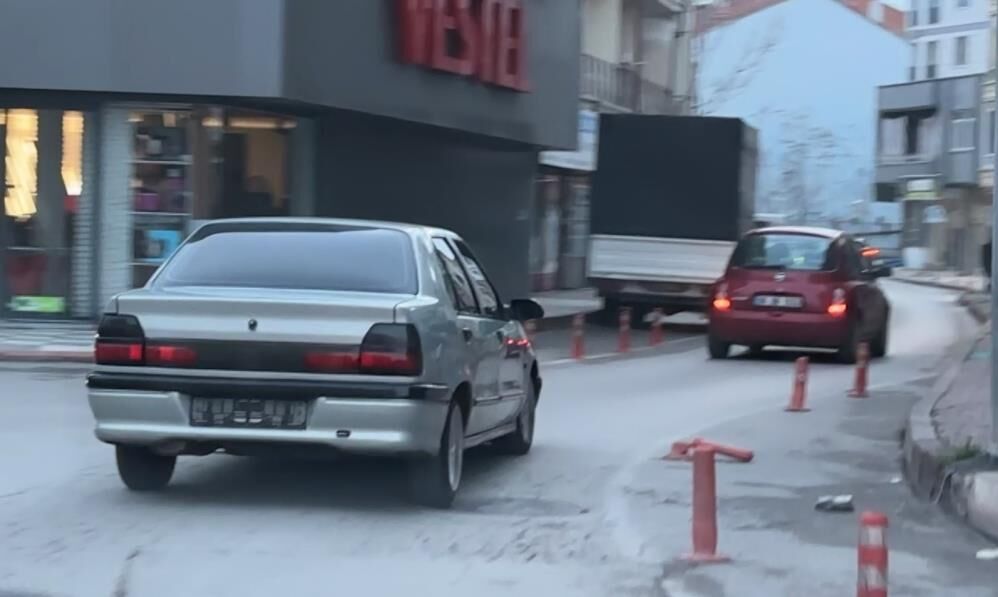 Alkollu Surucu Kaza Yapti Plakasini Soktu Kacmaya Calisti Kameralar Gercegi Ortaya Cik (3)