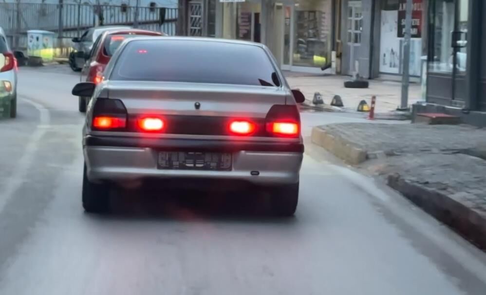 Alkollu Surucu Kaza Yapti Plakasini Soktu Kacmaya Calisti Kameralar Gercegi Ortaya Cik (4)