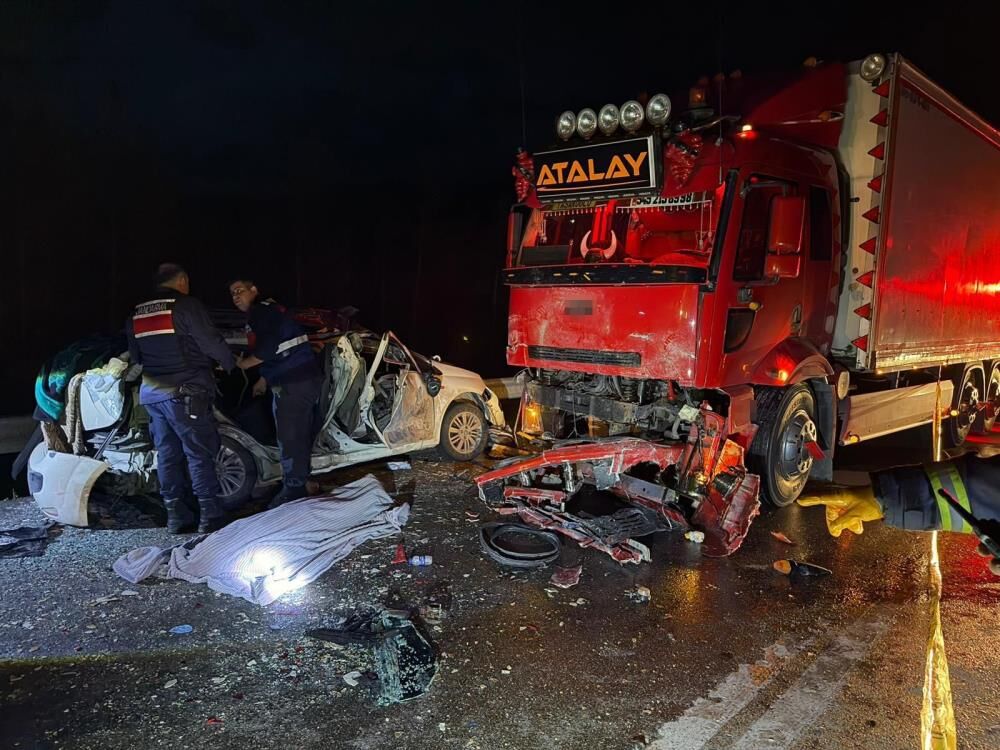 Anne Kendini Cocuklarina Siper Etti Feci Kazada Hayatini Kaybetti (2)