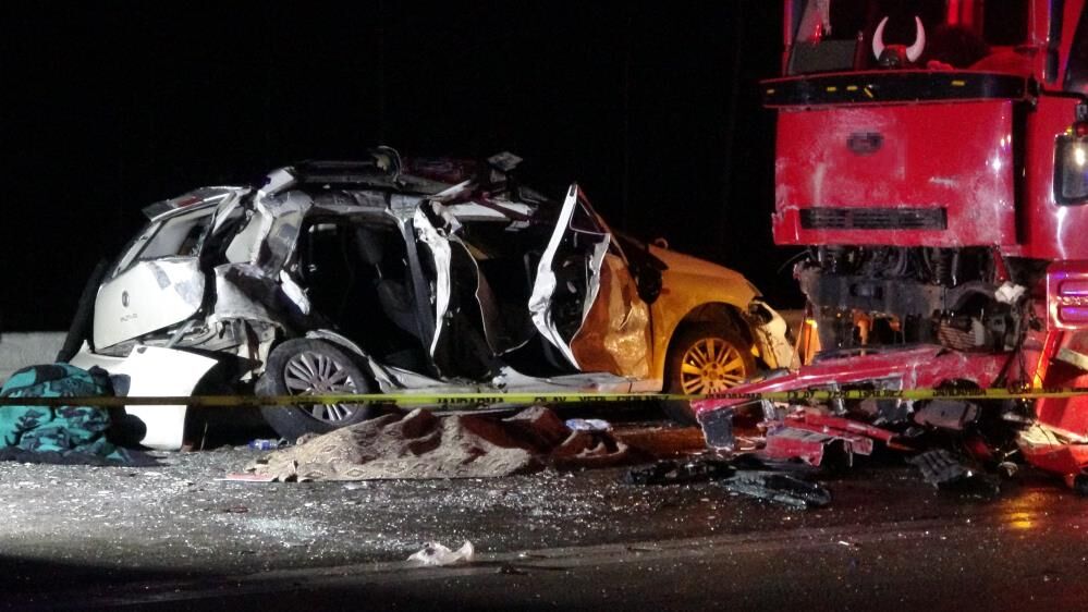 Anne Kendini Cocuklarina Siper Etti Feci Kazada Hayatini Kaybetti (4)