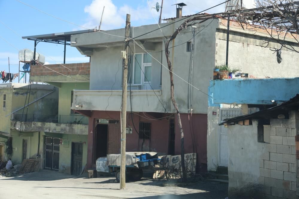 Annesine Sopayla Saldiran Sahis Araya Giren Esini Defalarca Bicaklayarak Oldurdu (2)