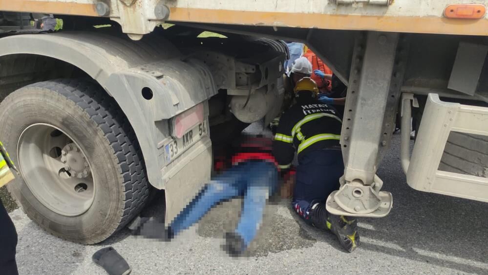 Aracini Tamir Ederken Gelen Olum Tir Soforu Tekerlerin Altinda Kaldi (2)
