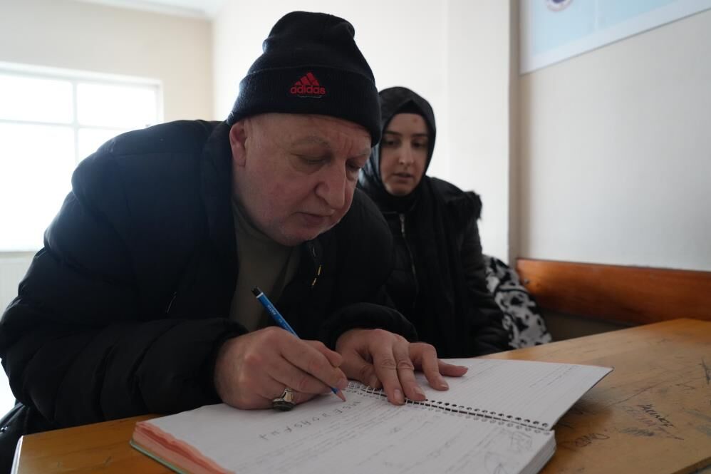 Baba Kız Okuma Yazama (2)