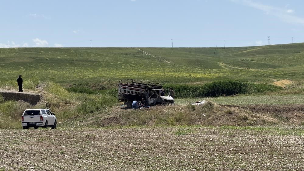 Baba Ve Oglunu Hem Vurdu Hem Yakti Basinda 15 Dakika Beklemis (1)-1