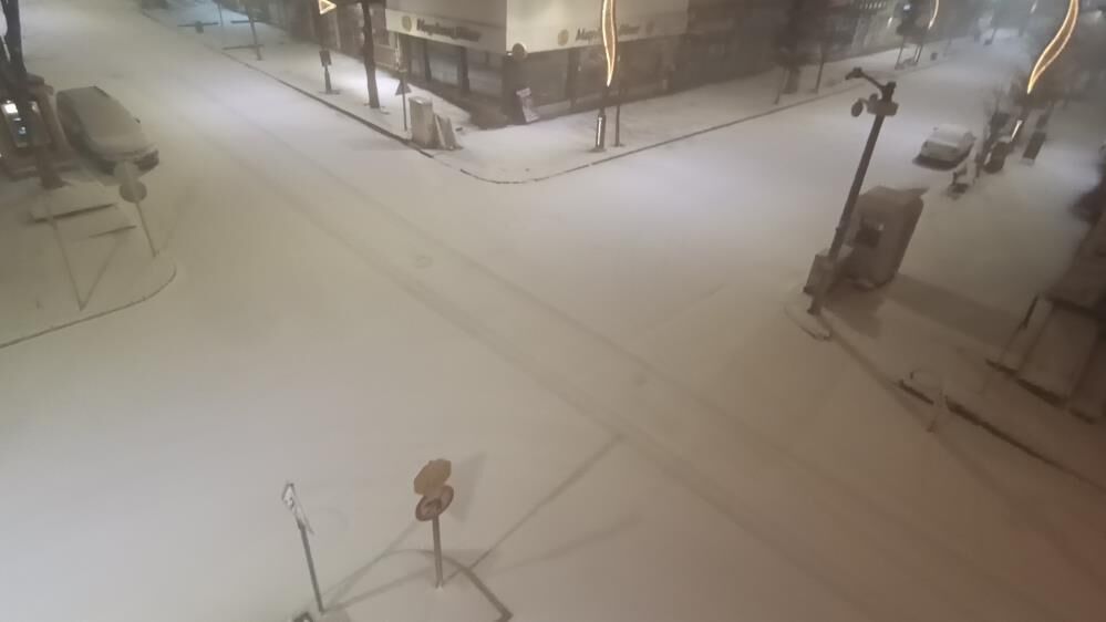 Bahar Geldi Sanilirken Kis Geri Dondu 5 Dakikada Her Yer Beyaza Burundu (2)