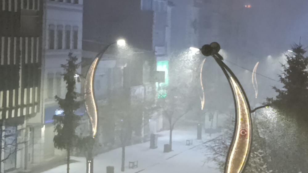 Bahar Geldi Sanilirken Kis Geri Dondu 5 Dakikada Her Yer Beyaza Burundu (3)