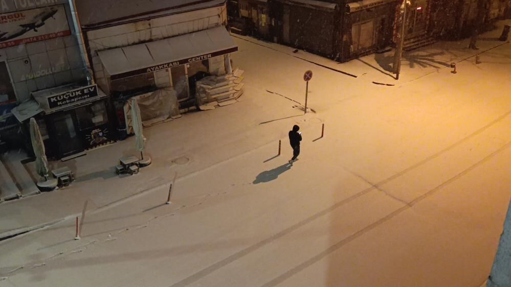 Bahar Geldi Sanilirken Kis Geri Dondu 5 Dakikada Her Yer Beyaza Burundu (4)