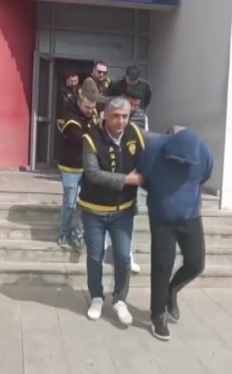 Baskomiser Yalaniyla 18 Milyonluk Altini Aldilar Polis Sebekeyi Cokertti (2)