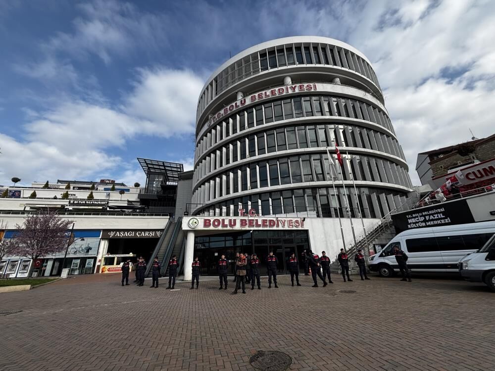 Boluda Sok Sabah Belediyede Jandarma Aramasi 3 Kisi Hakkinda Gozalti Karari (3)