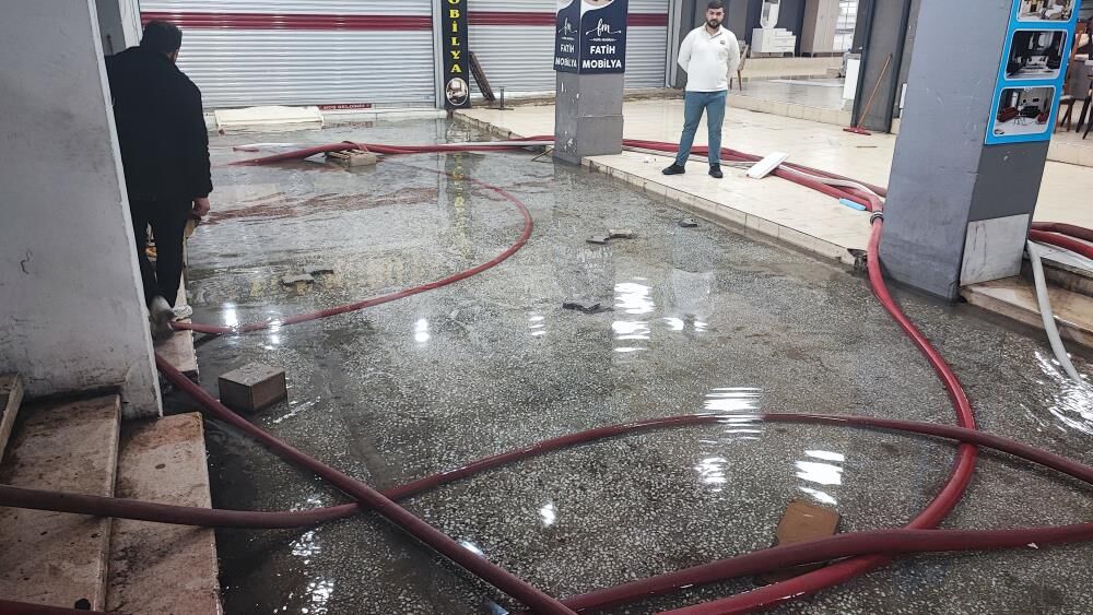 Bu Is Hani 27 Yildir Cile Cekiyor Esnaf Kalici Cozum Istiyor (2)