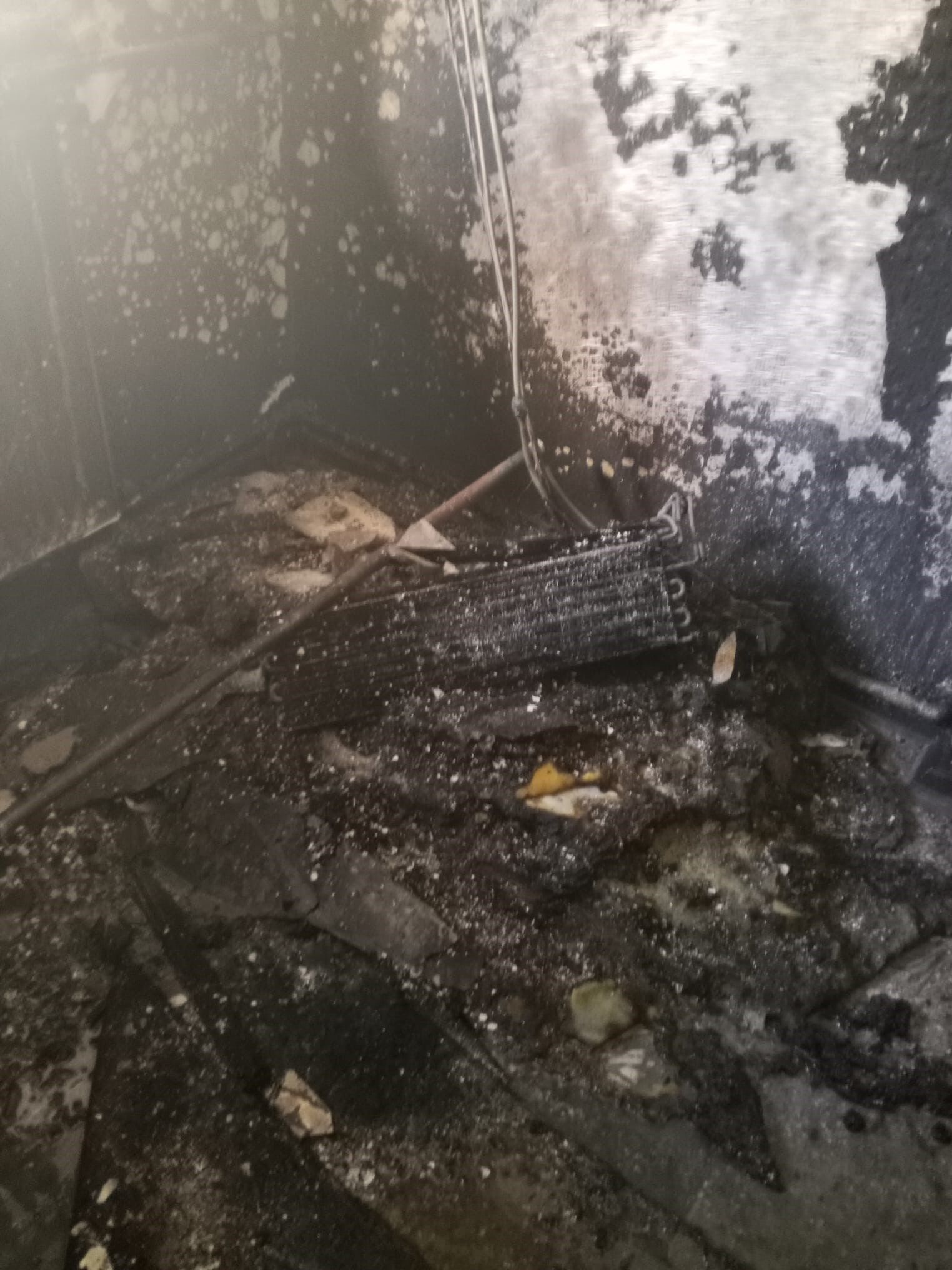 Buyuk Bir Gurultuyle Sarsildilar 5 Katli Binanin Giris Kati Savas Alanina Dondu (1)-1