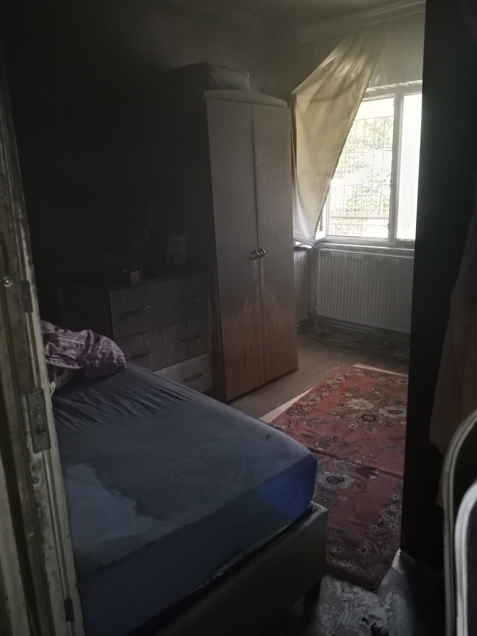 Buyuk Bir Gurultuyle Sarsildilar 5 Katli Binanin Giris Kati Savas Alanina Dondu (2)