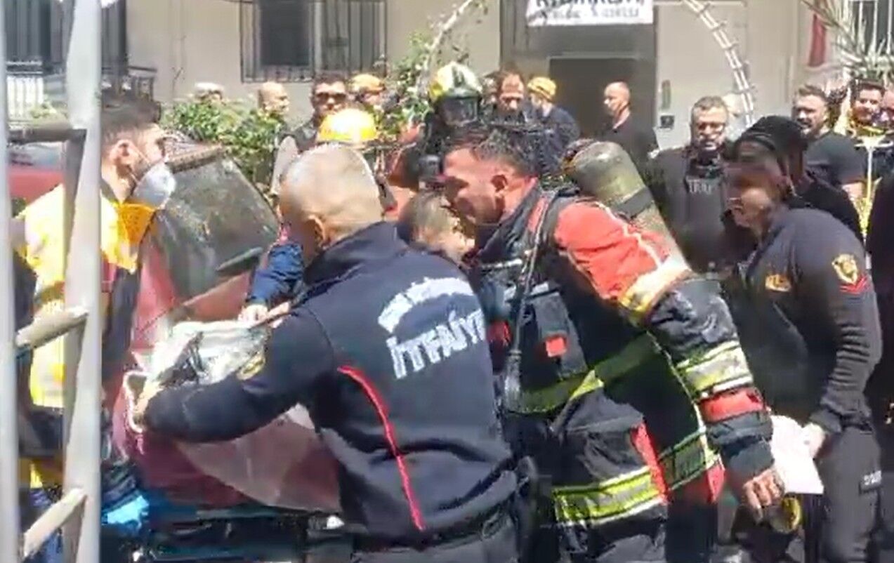 Buyuk Bir Gurultuyle Sarsildilar 5 Katli Binanin Giris Kati Savas Alanina Dondu (6)