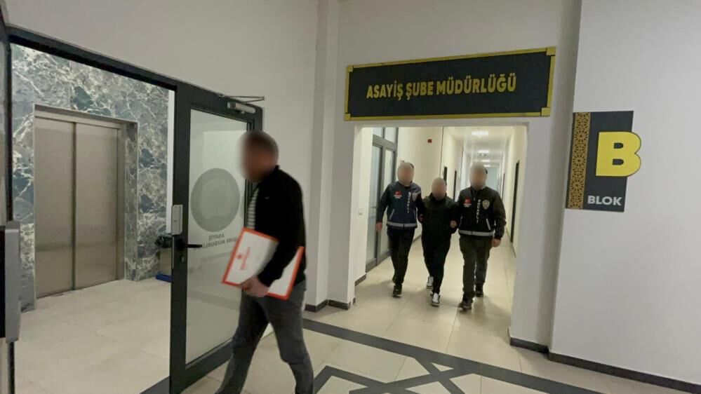 Calinti Pikapla Kacti Sahte Kimlikle Manisada Yakalandi (2)