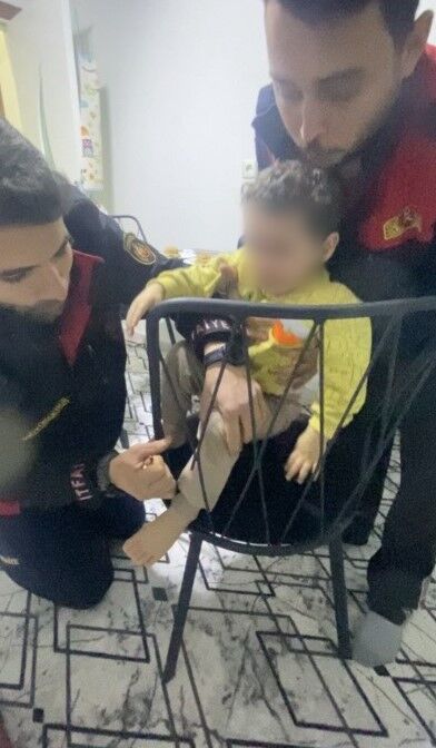 Dakikalarla Yaristilar Itfaiyeci Baba Oglunu Mesai Arkadaslariyla Kurtardi (2)