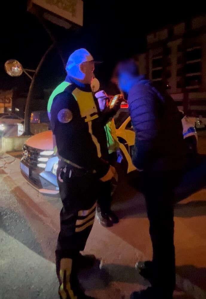 Dur Ihtarina Uymadi Otoparkta Yakalandi Alkollu Surucuden Ilginc Savunma (3)