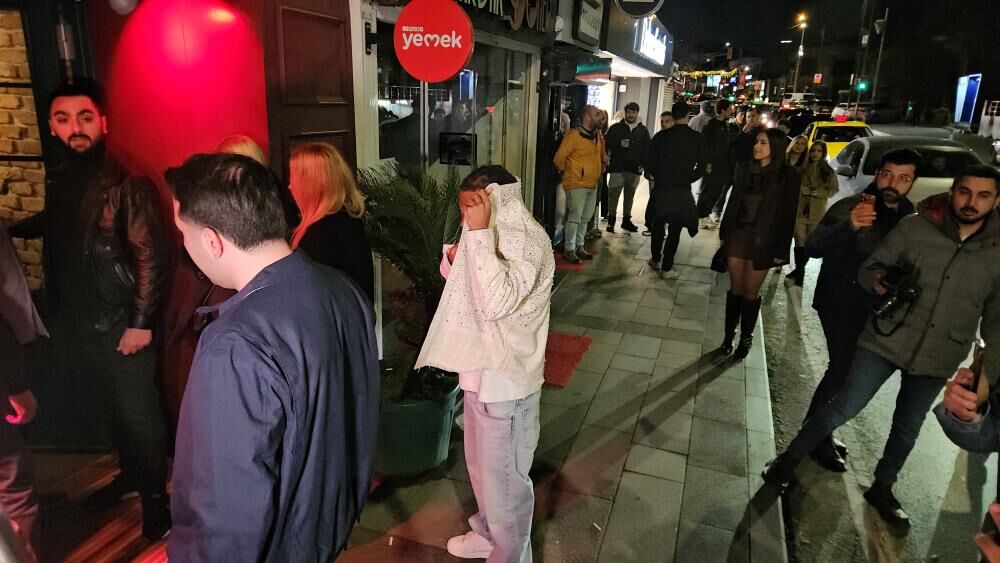 Eglence Mekanlarina Uyusturucu Ve Fuhus Baskini Unlu Isimler Gozaltinda (3)