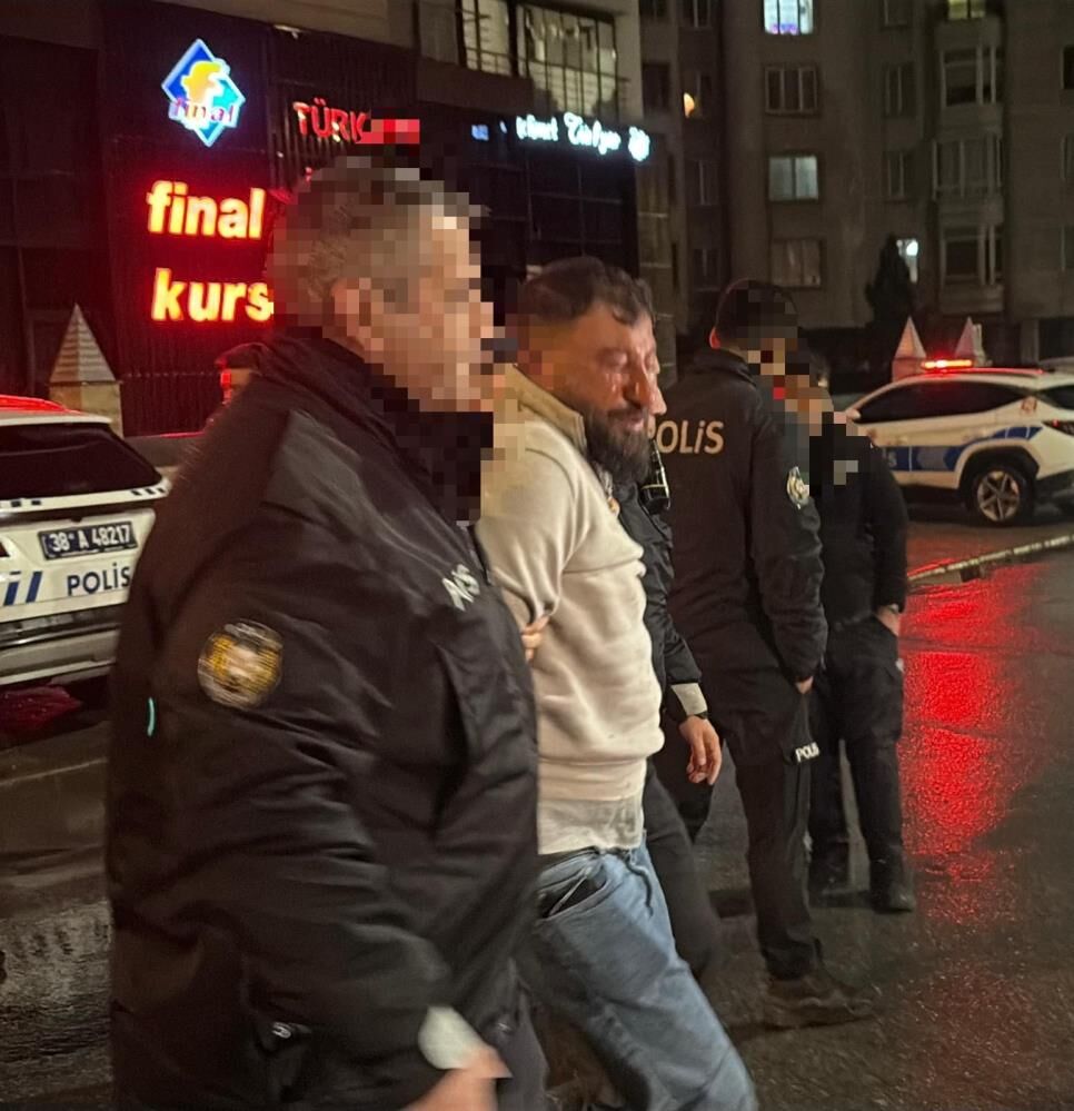 Ehliyeti Yoktu Direksiyon Basina Gecti Kacmak Icin Her Yolu Denedi (3)