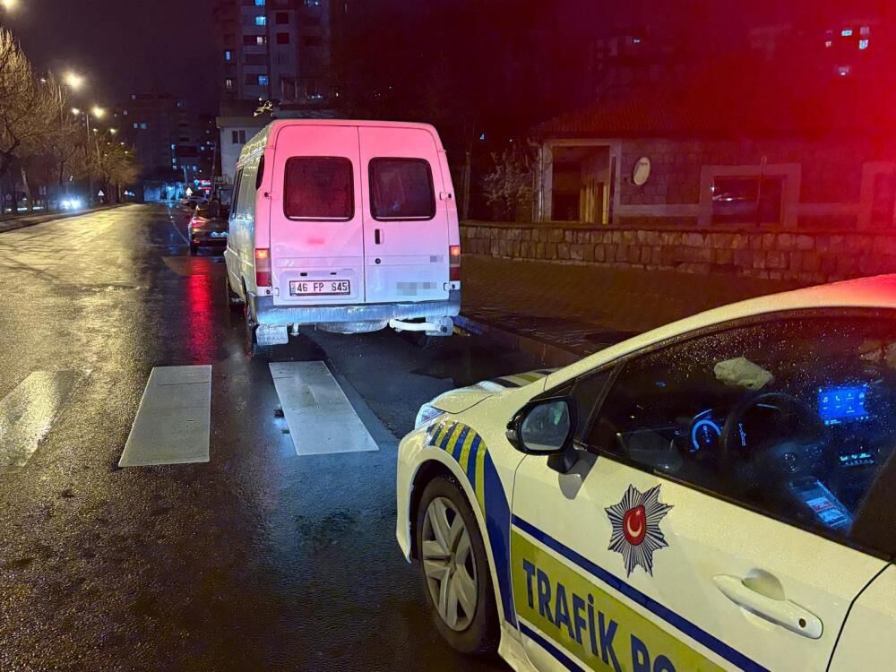 Ehliyeti Yoktu Direksiyon Basina Gecti Kacmak Icin Her Yolu Denedi (4)