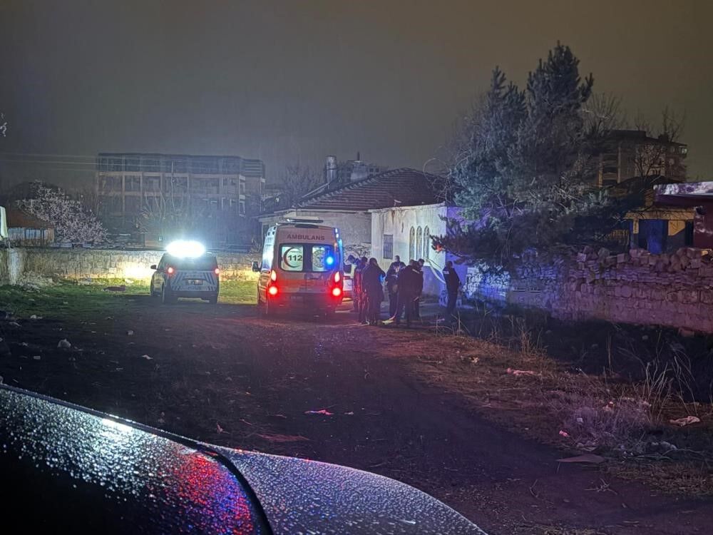 Ev Baskini Kanli Bitti Genc Adam Kurtarilamadi (4)