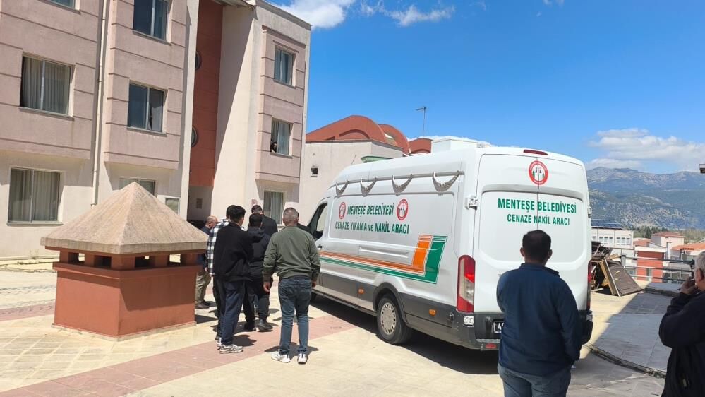 Evinde Silahla Vurulmus Halde Bulunan Tegmen Hayatini Kaybetti (2)