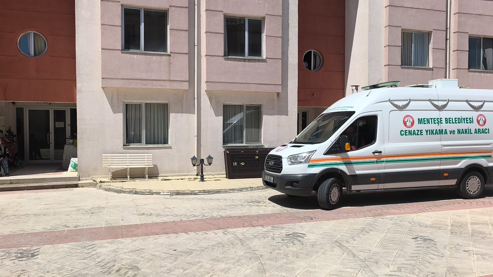 Evinde Silahla Vurulmus Halde Bulunan Tegmen Hayatini Kaybetti (4)