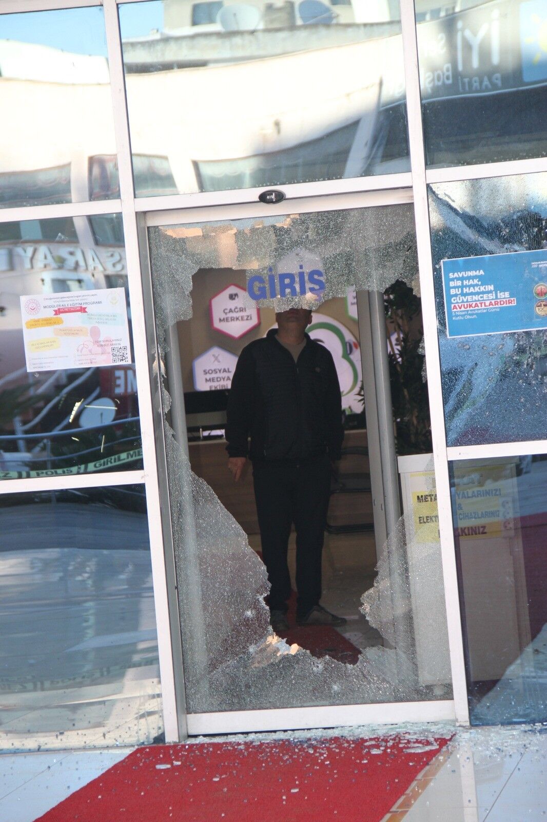 Faciadan Donuldu Belediye Binasina Sabah Saatlerinde Silahli Baskin (3)