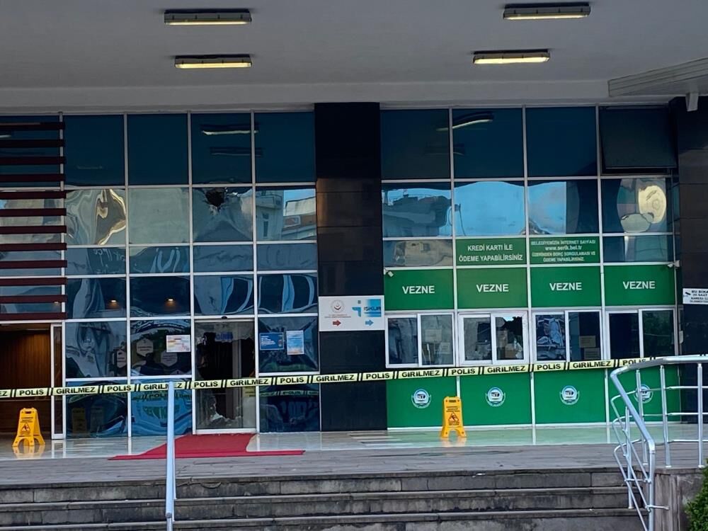 Faciadan Donuldu Belediye Binasina Sabah Saatlerinde Silahli Baskin (4)