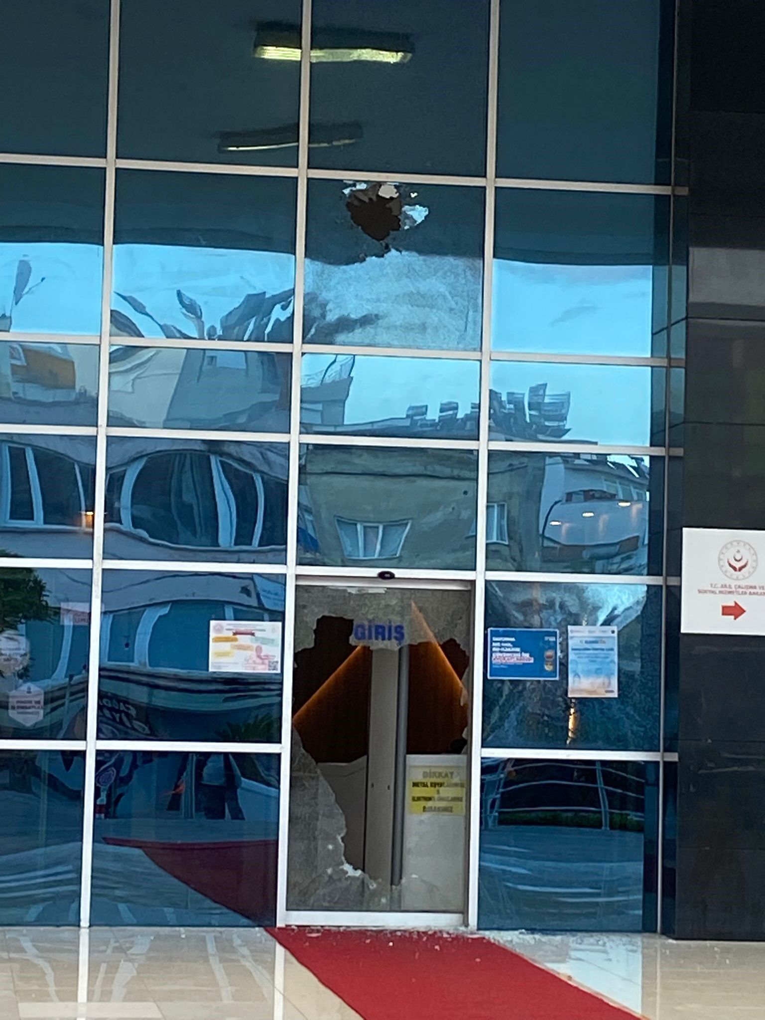 Faciadan Donuldu Belediye Binasina Sabah Saatlerinde Silahli Baskin (5)