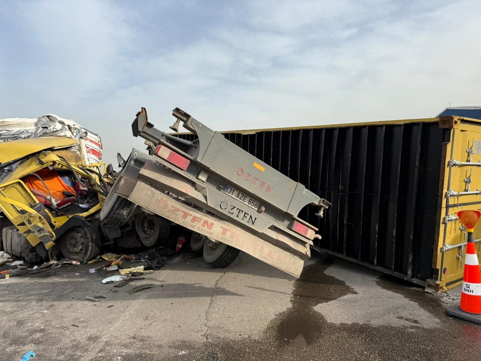 Feci Kaza Anbean Kamerada Tir Digerine Carpti (2)