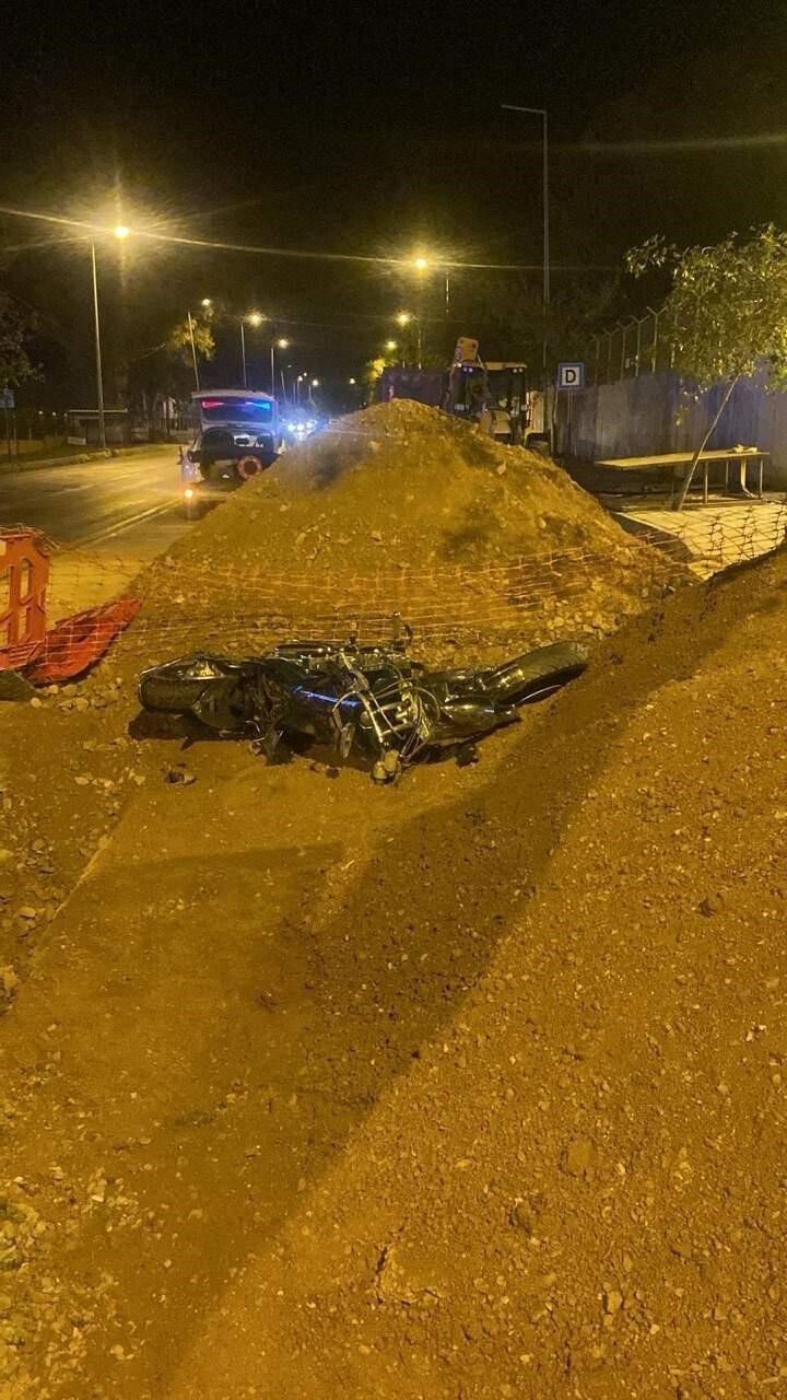 Gece Yarisi Aci Kaza Kapali Yola Girdi Hayatini Kaybetti (2)