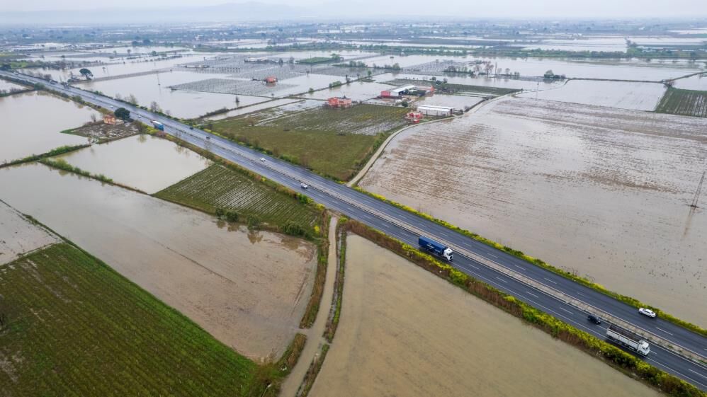 Gediz Kabardi Mahalleler Diken Ustunde (1)