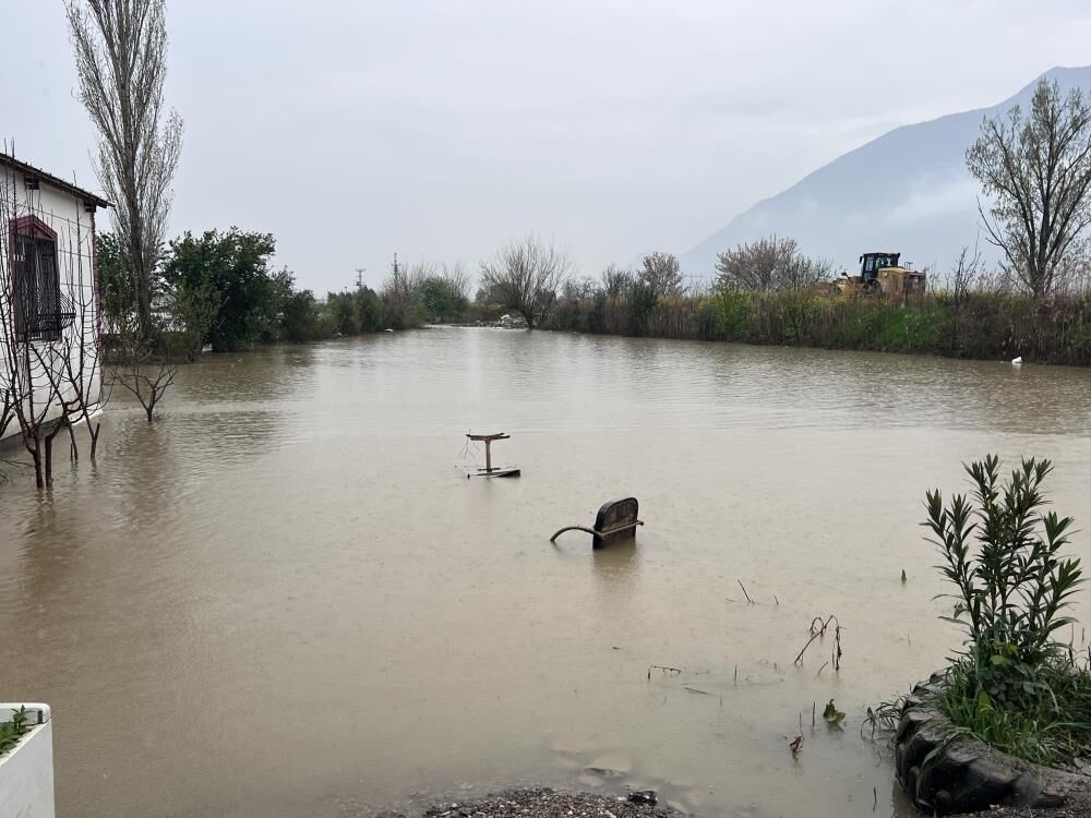Gediz Kabardi Mahalleler Diken Ustunde (5)
