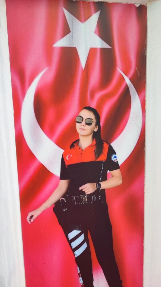 Genc Polis Memurunun Mezari Talan Edildi Anne Gozyaslariyla Isyan Etti (4)