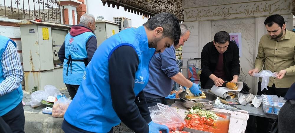 Genclere Evlilik Umudu Iki Insan Bir Hayat Icin Hayir Carsisi (4)