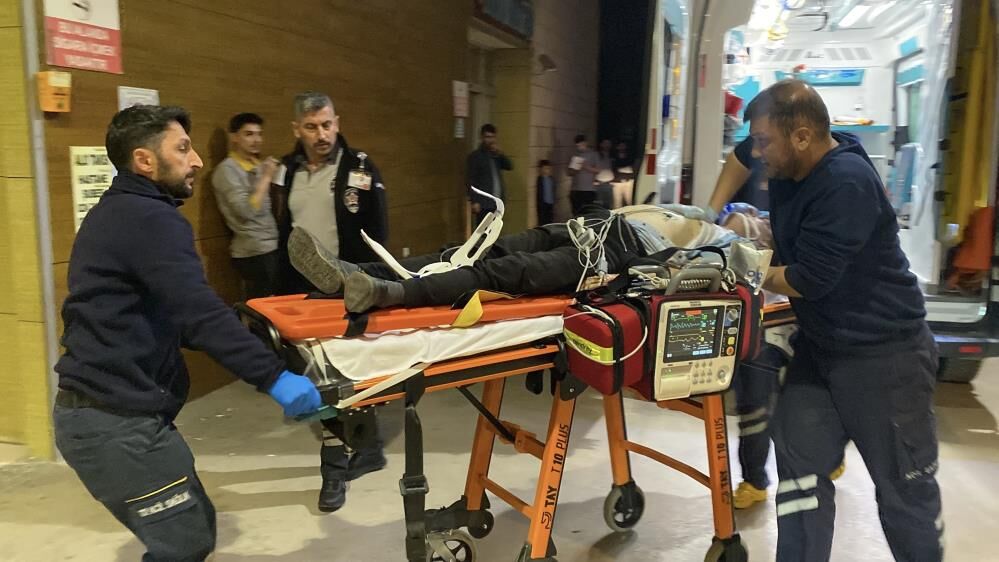 Guvenlik Kamerasi Kaydetti Direksiyon Basinda Kalp Krizi Gecirdi (4)