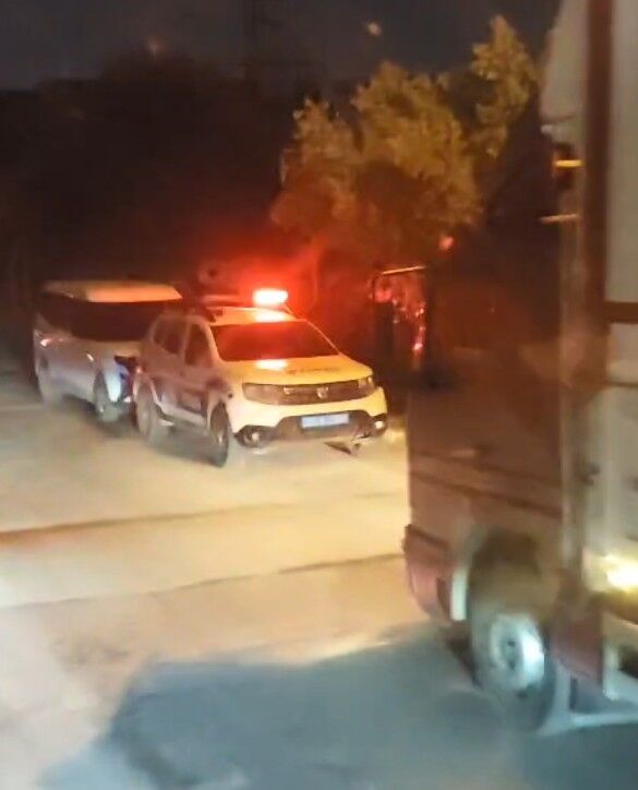 Iki Grup Arasında Çıkan Kavga Sırasında Araçla Ezilen 1 Kişi Hayatını Kaybetti, 1 Kişi De Yaralandı