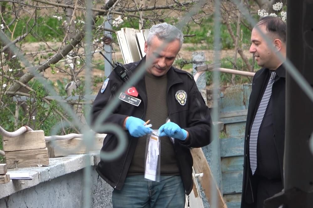 Iki Kardes Bir Oldu Annesini Ve Kendilerini Doven Babayi Oldurduler (4)