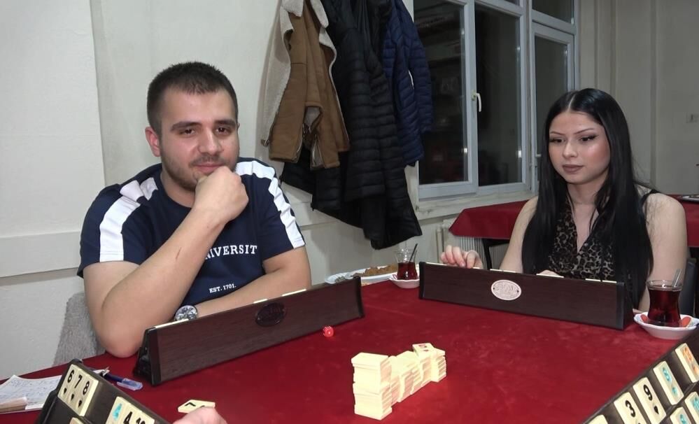 Kadin Kahveci Olur Mu Dedirten Basari Okey Masasi Artik Herkesin (4)