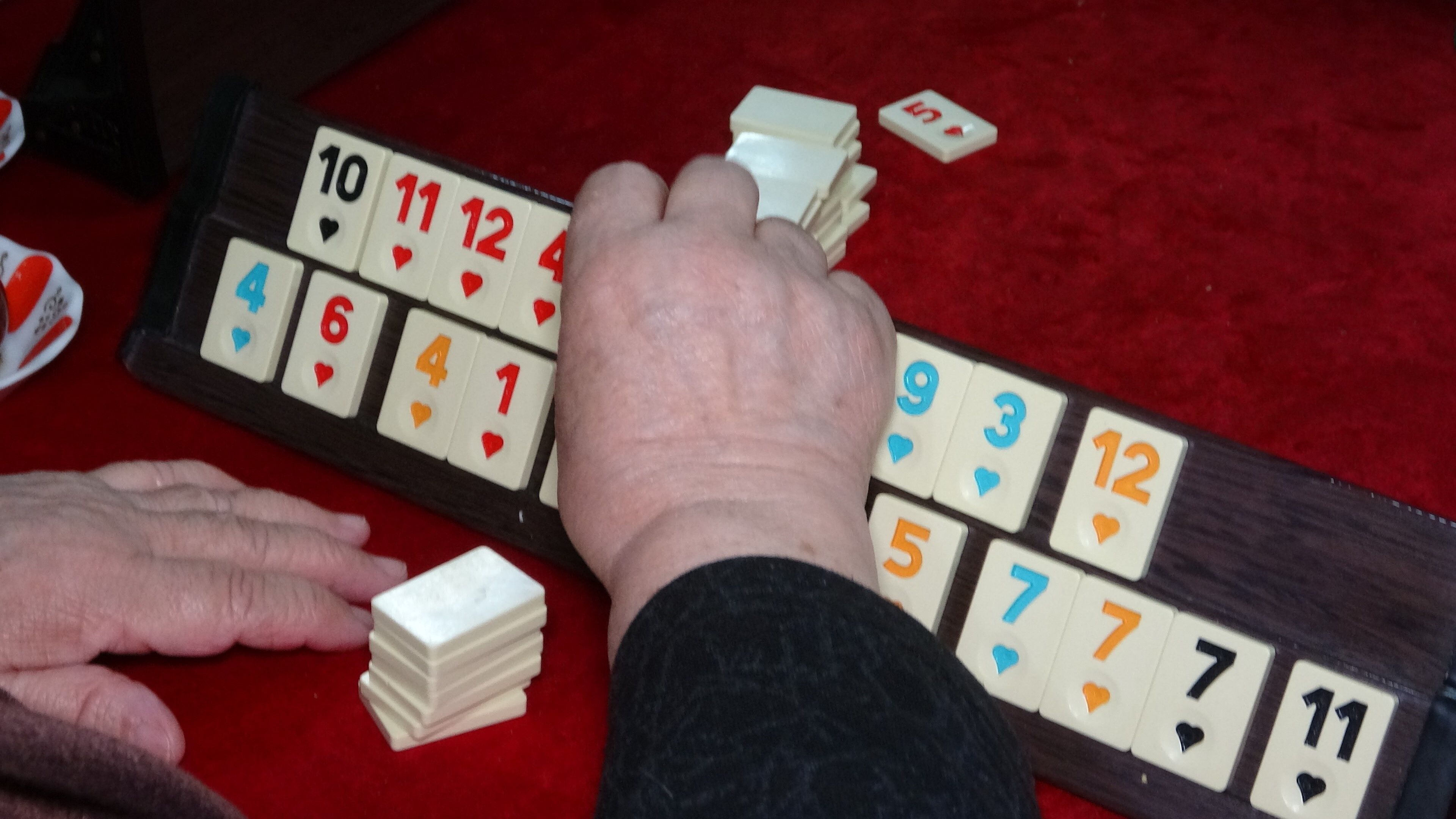 Kadin Kahveci Olur Mu Dedirten Basari Okey Masasi Artik Herkesin (5)