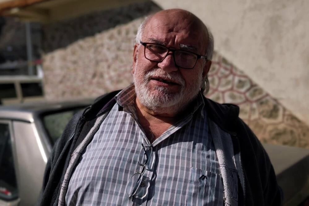 Kahkaha Attiran Anlar Taburede Uyuyakalinca Yere Dustu Guvenlik Kamerasina Yansiyan Is (1)