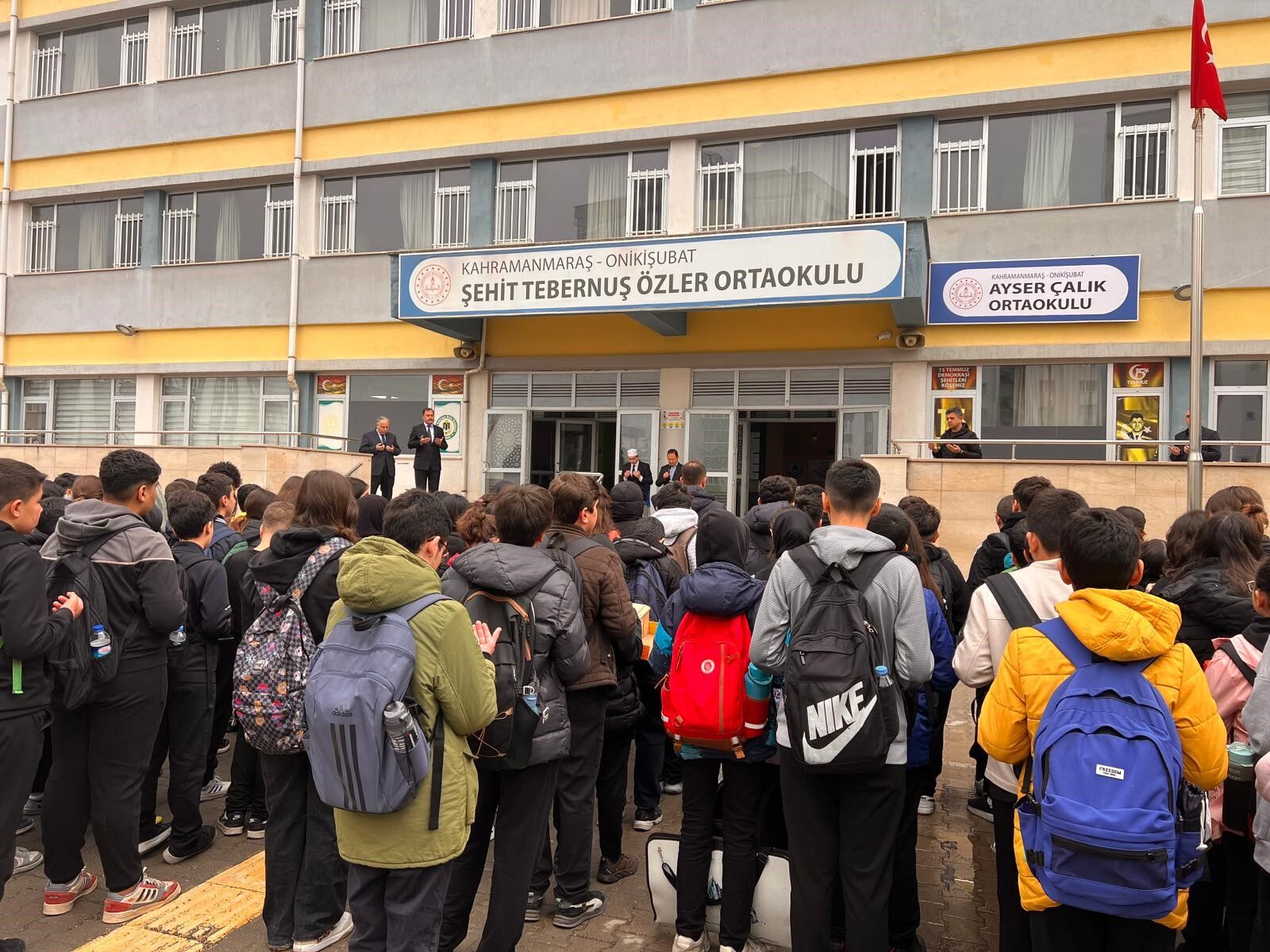 Kahramanmarasta Okul Saldirisinin Ardindan Ders Zili Dualarla Caldi (3)