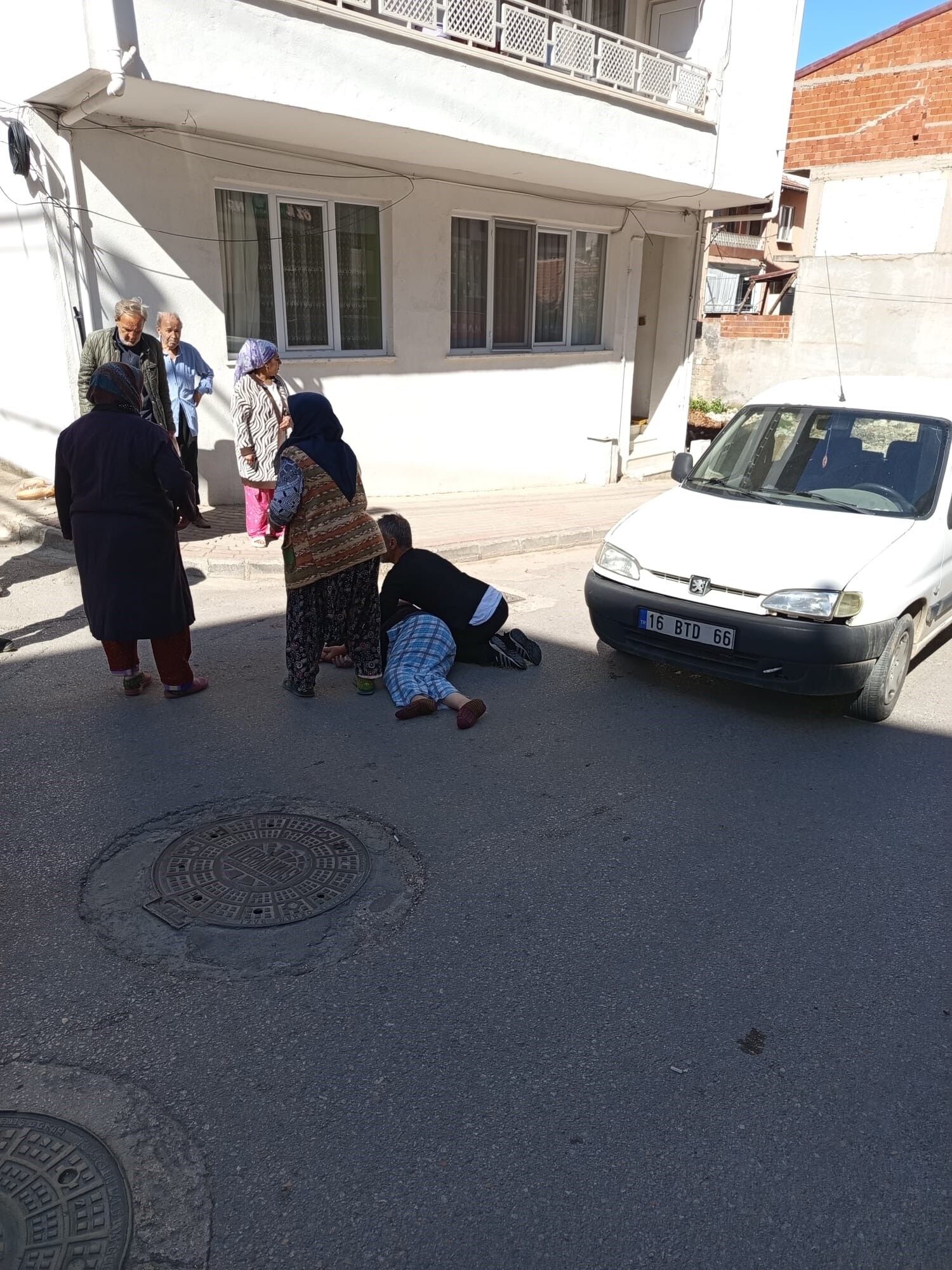 Kahreden Kaza Yolun Karsisina Gecmek Isterken Canindan Oldu (1)-1