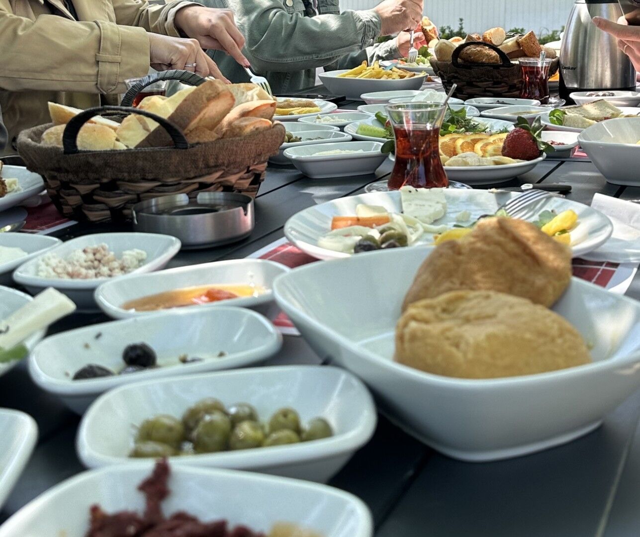 Kaliteli Hizmetin Adresi Okan Ailesi Sektör Medya’yı Ağırladı (5)